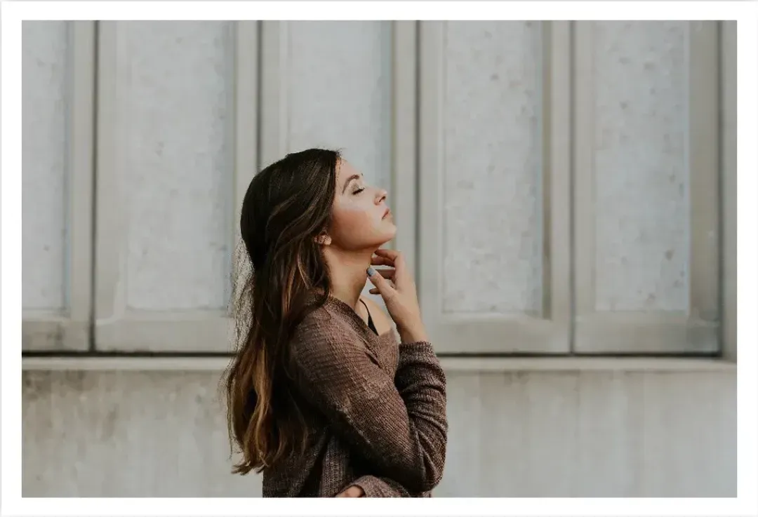 45 Ideias de Poses para Fotos: Arrase nas Redes e Ensaios, image size:1080x737